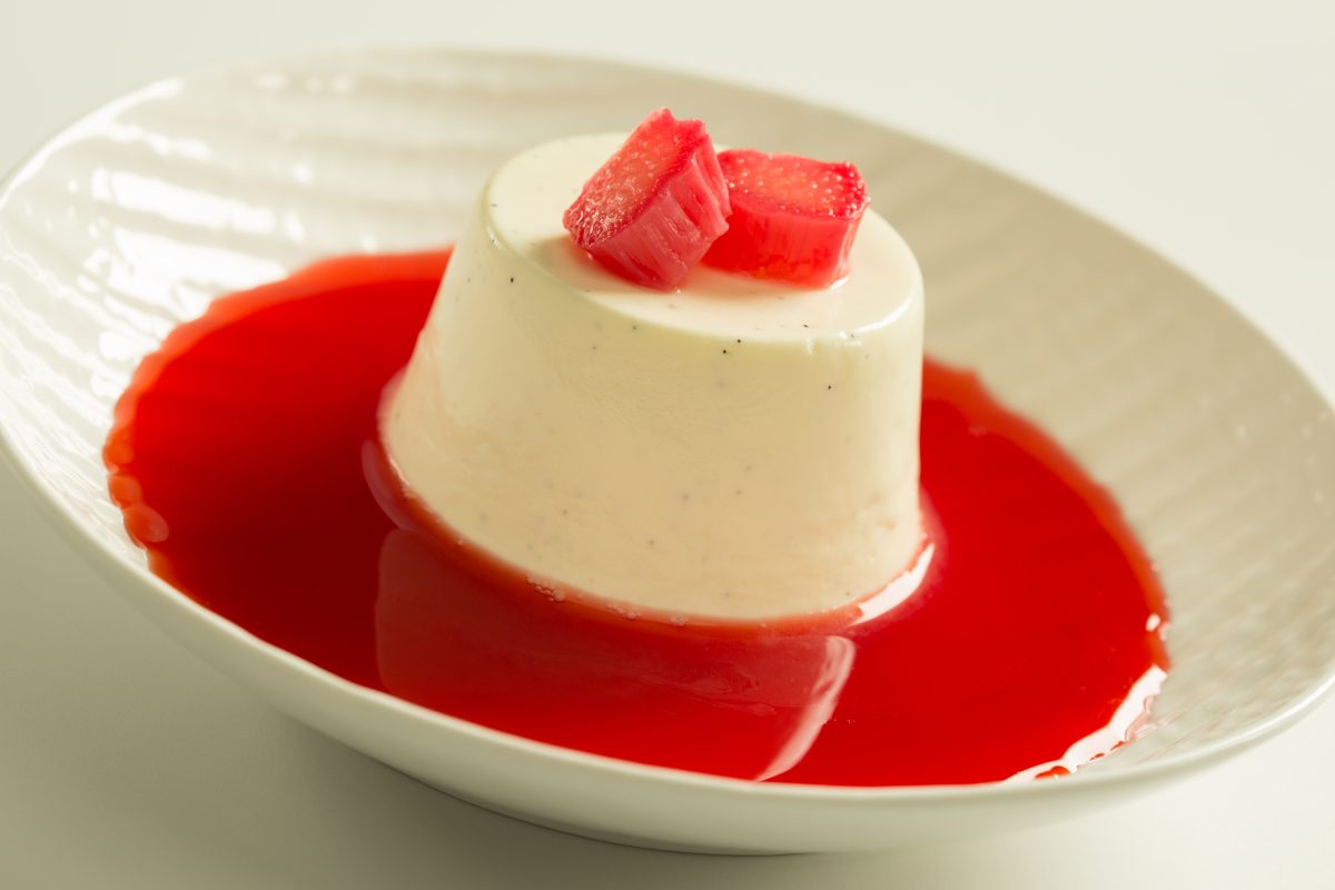 cook school Edinburgh teaches students how to make dessert